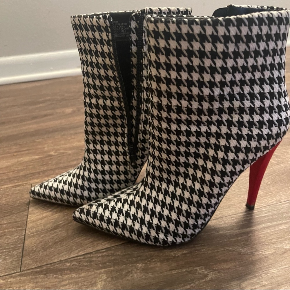 Houndstooth Booties